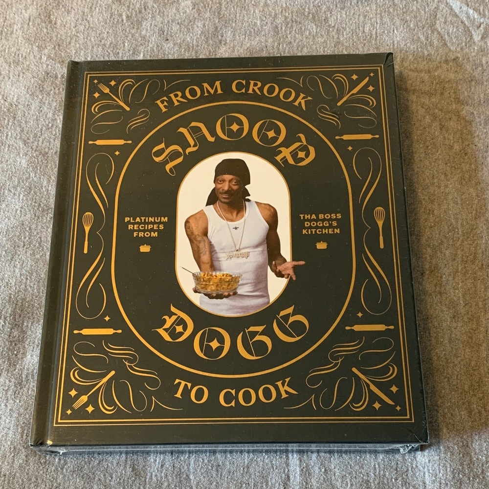 Snoop Dogg Black and Gold Cookbook
